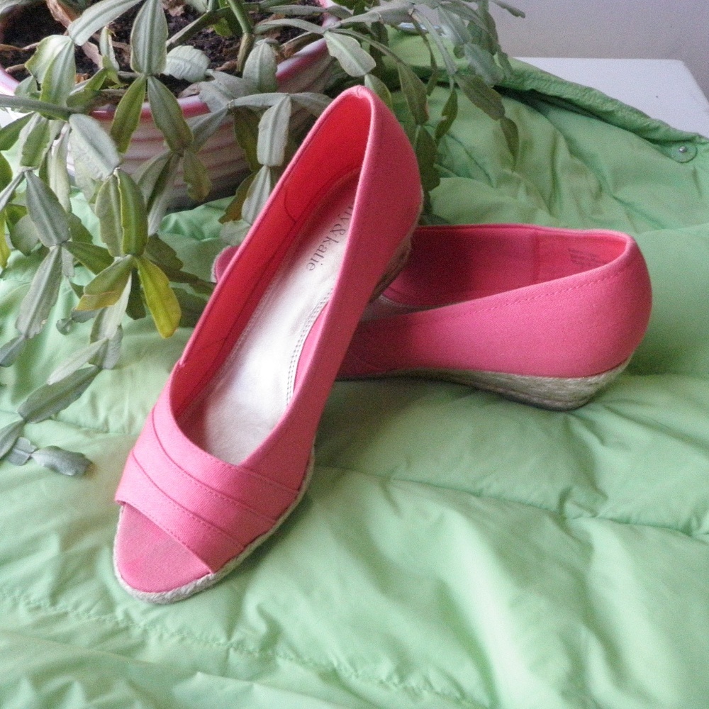 NWOT Pink Peep Toe Wedges